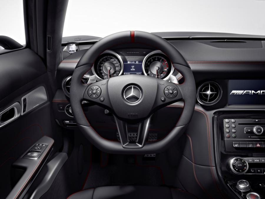  Mercedes-Benz SLS AMG GT 2012 года  (фото 2 из 12)